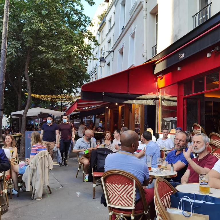 Studio Near Metro & Marais & Hotel de Ville & Seine - One-Bedroom Apartment - 10