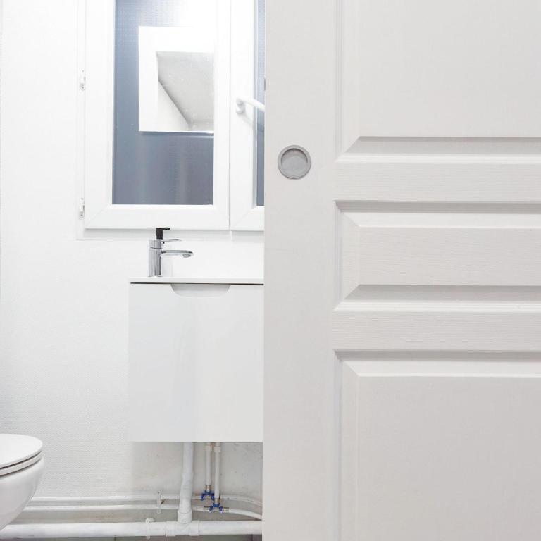 Studio Near Metro & Marais & Hotel de Ville & Seine - One-Bedroom Apartment - 13