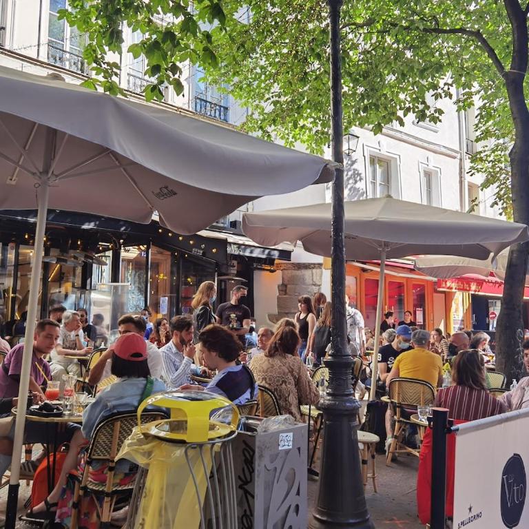 Studio Near Metro & Marais & Hotel de Ville & Seine - One-Bedroom Apartment - 18