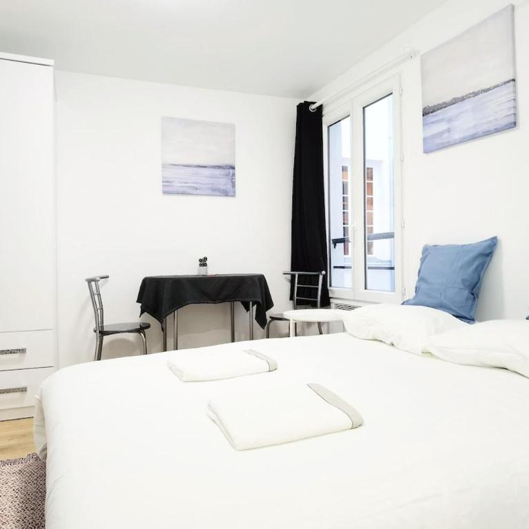 Studio Near Metro & Marais & Hotel de Ville & Seine - One-Bedroom Apartment - 19