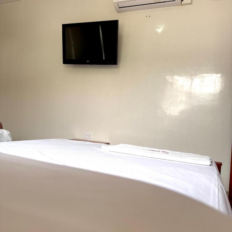 Hostal la 200 - Habitación Doble con baño privado - 2 camas - 2