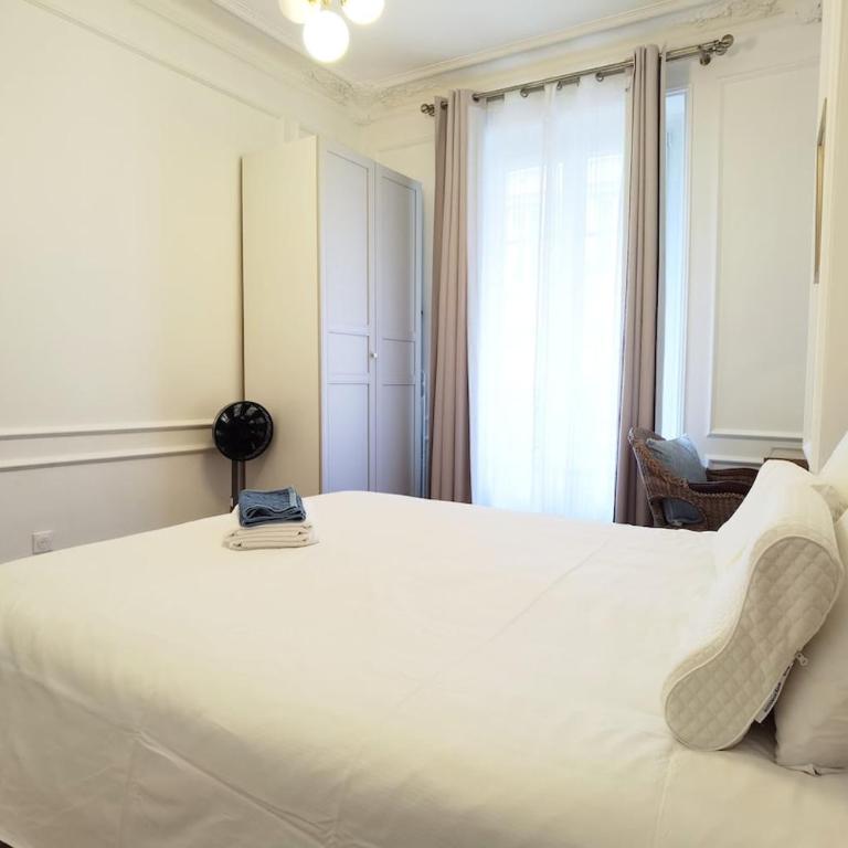 Haussmann 2BR Apt in Le Marais for 6 & 3mns to metro - Two-Bedroom Apartment - 3