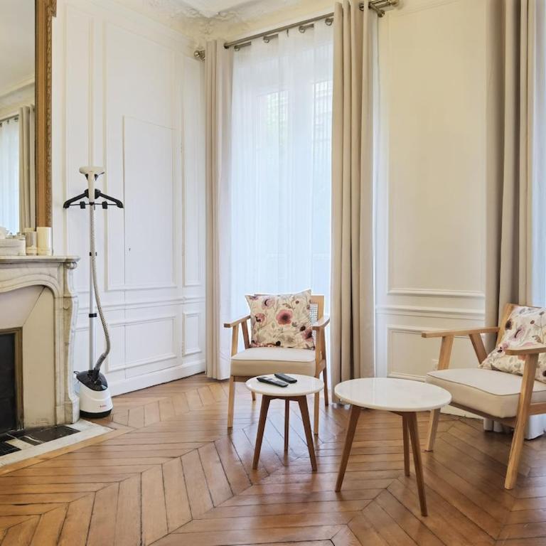 Haussmann 2BR Apt in Le Marais for 6 & 3mns to metro - Two-Bedroom Apartment - 6