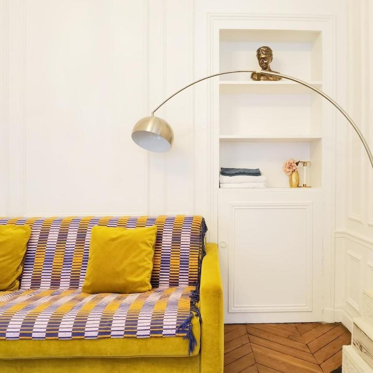 Haussmann 2BR Apt in Le Marais for 6 & 3mns to metro - Two-Bedroom Apartment - 13