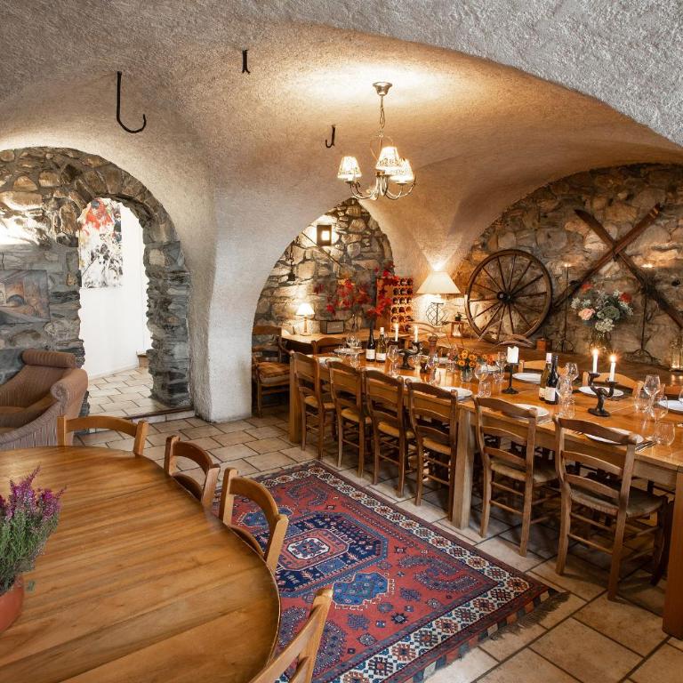 Ski Peak - Chalet Rostaing - Incredible vaulted ceiling dining room and breathtaking garden - Chalet - 1