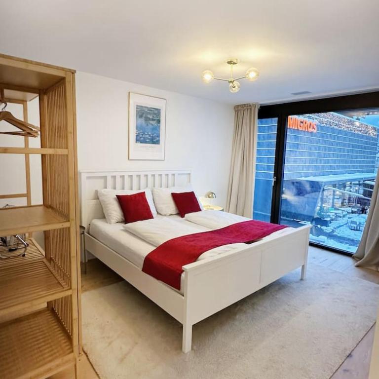 Mountain View Luxury Apartment at Interlaken West Station with Balcony, AC and BBQ - Apartment - 3