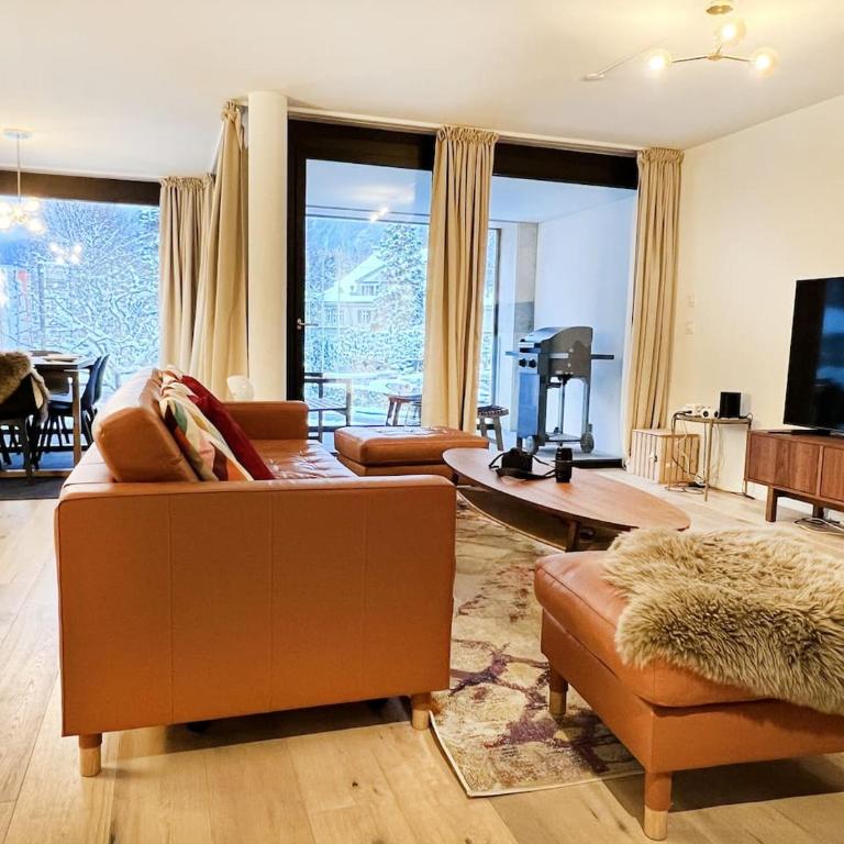 Mountain View Luxury Apartment at Interlaken West Station with Balcony, AC and BBQ - Apartment - 1