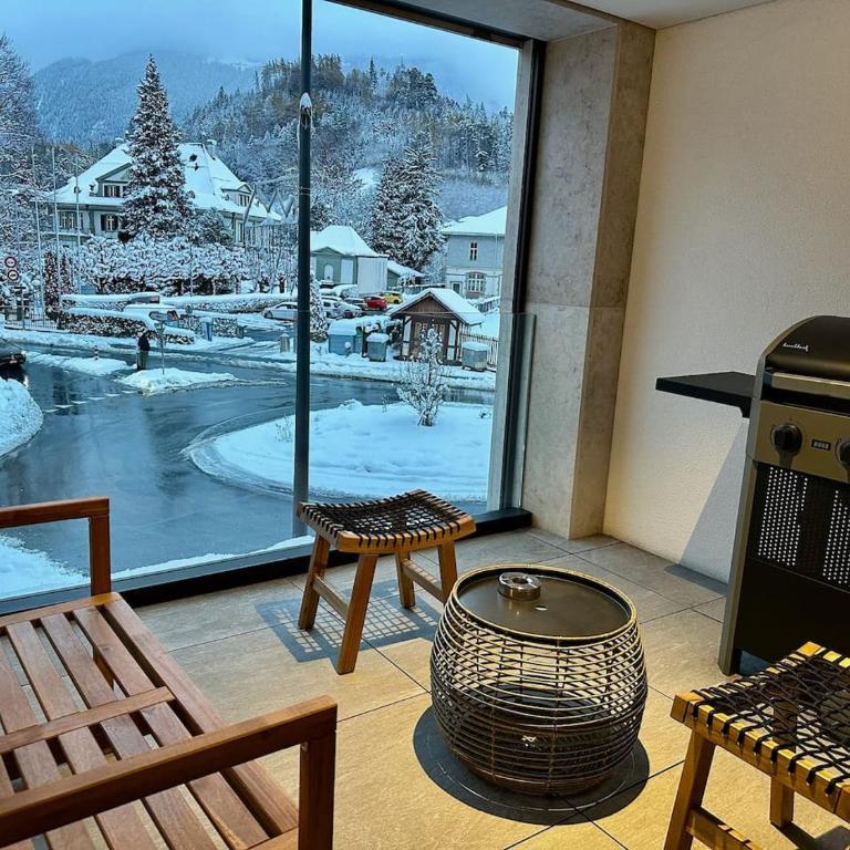 Mountain View Luxury Apartment at Interlaken West Station with Balcony, AC and BBQ - Apartment - 7
