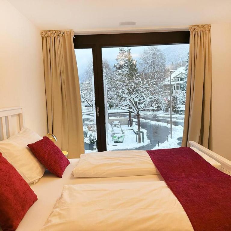 Mountain View Luxury Apartment at Interlaken West Station with Balcony, AC and BBQ - Apartment - 18