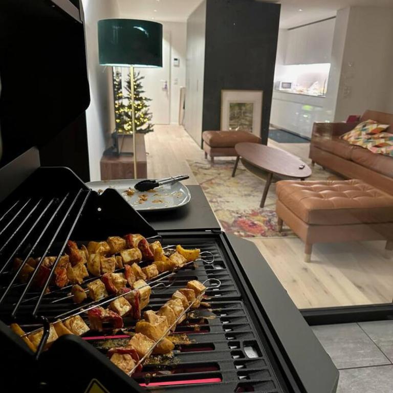 Mountain View Luxury Apartment at Interlaken West Station with Balcony, AC and BBQ - Apartment - 34