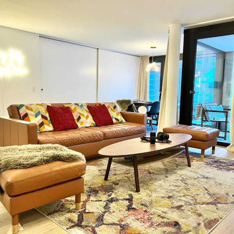 Mountain View Luxury Apartment at Interlaken West Station with Balcony, AC and BBQ - Apartment - 40