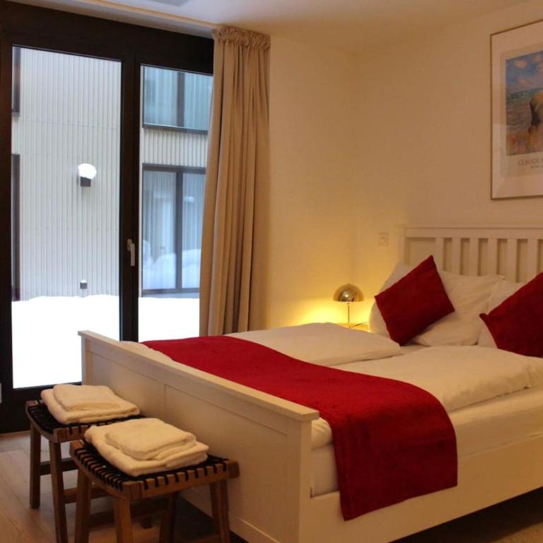 Mountain View Luxury Apartment at Interlaken West Station with Balcony, AC and BBQ - Apartment - 50