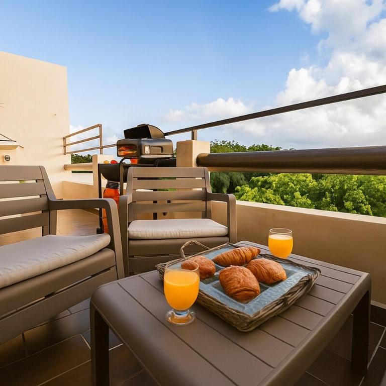 Luxury PH Private Pool and Roof 13 pax steps 5av Beach - Three-Bedroom Apartment with Private Pool - 3