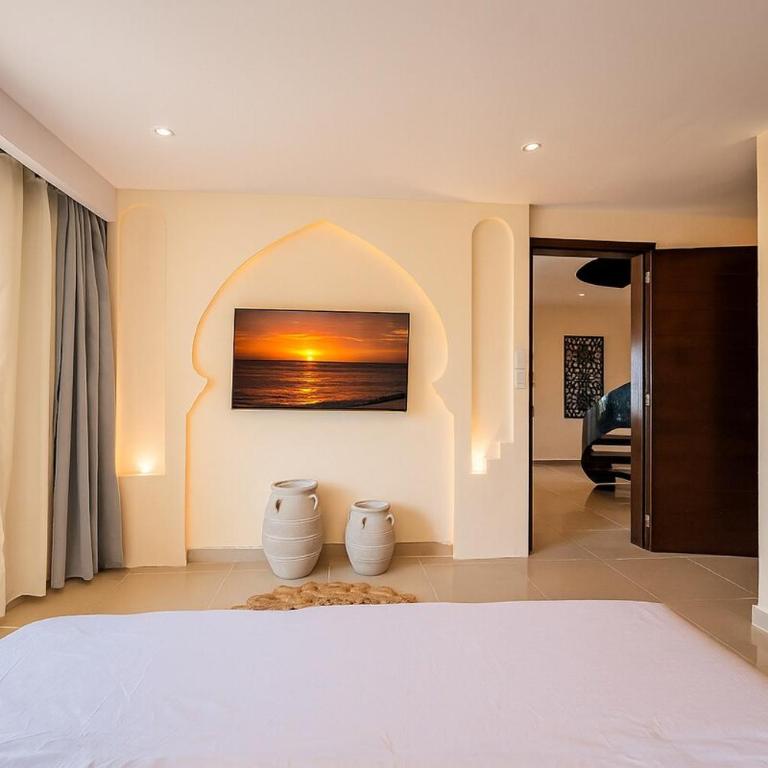Luxury PH Private Pool and Roof 13 pax steps 5av Beach - Three-Bedroom Apartment with Private Pool - 24