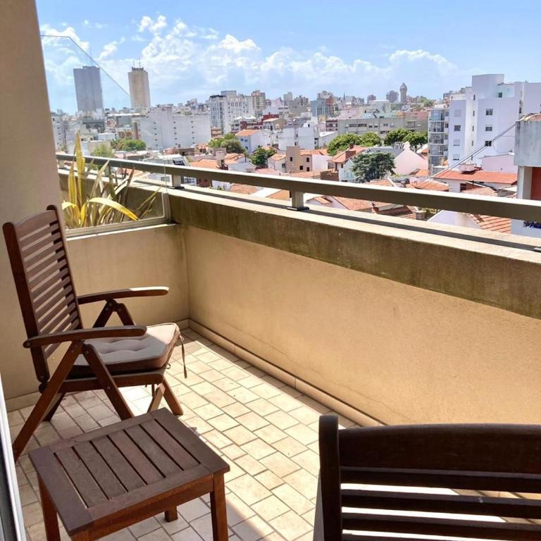 Check and Home - Arenales - 4 Huéspedes con Balcón a la Calle y Cochera - Apartamento de 1 dormitorio - 4