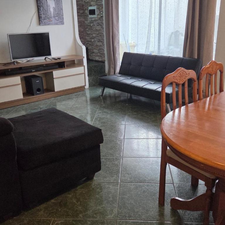 Casa Central A pasos Del Mall y cercanos a playas - Vacation Home - 4