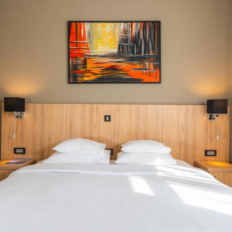 Hotel Resurs - Dvokrevetna Soba sa Bračnim Krevetom /2 Zasebna Kreveta i Sopstvenim Kupatilom - 4