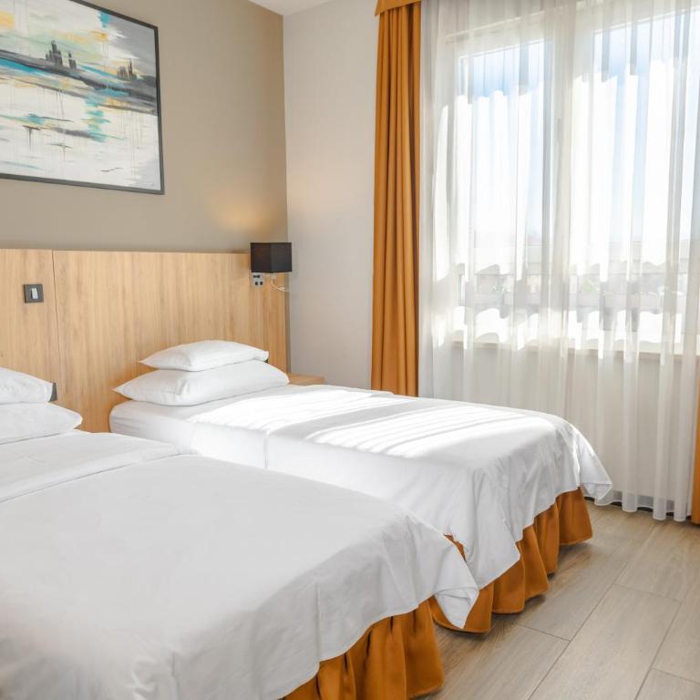 Hotel Resurs - Dvokrevetna Soba sa Bračnim Krevetom /2 Zasebna Kreveta i Sopstvenim Kupatilom - 7