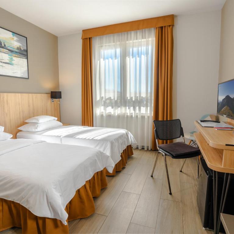 Hotel Resurs - Dvokrevetna Soba sa Bračnim Krevetom /2 Zasebna Kreveta i Sopstvenim Kupatilom - 6