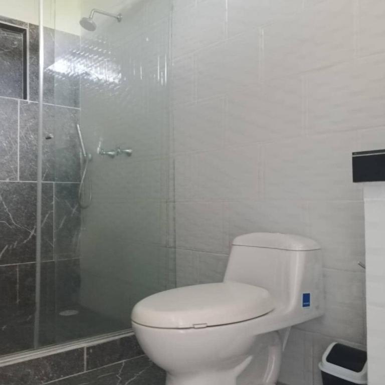 Hermosa casa campestre a solo 7 minutos de la ciudad, con piscina privada - Four-Bedroom House - 16