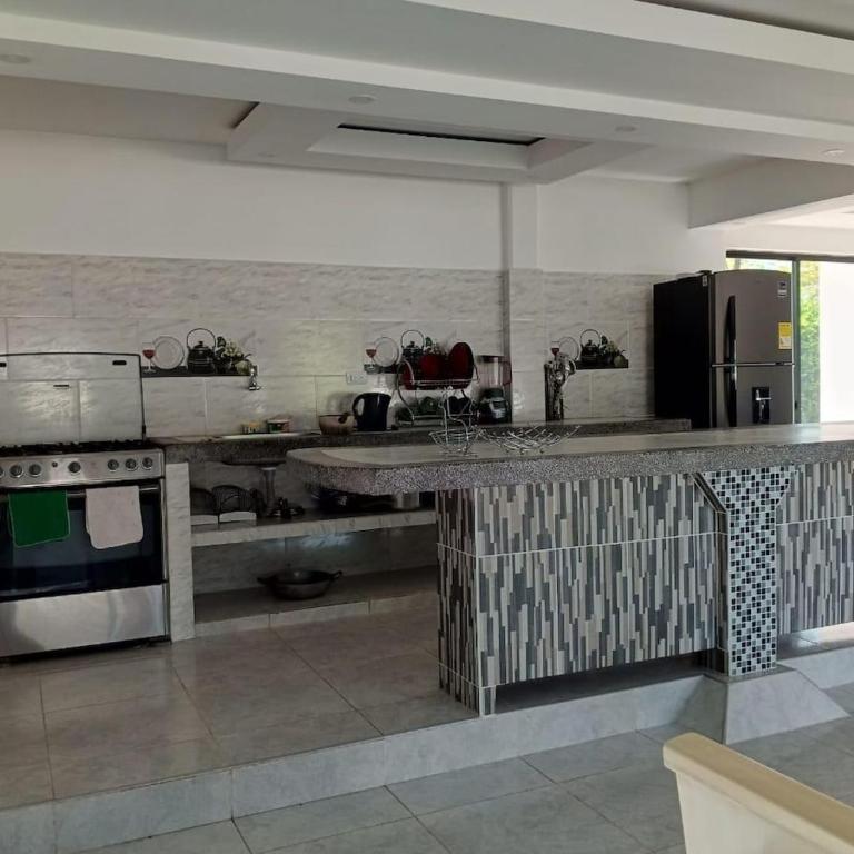 Hermosa casa campestre a solo 7 minutos de la ciudad, con piscina privada - Four-Bedroom House - 17