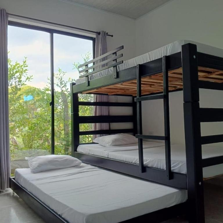 Hermosa casa campestre a solo 7 minutos de la ciudad, con piscina privada - Four-Bedroom House - 20