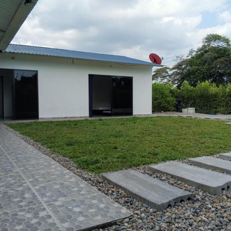 Hermosa casa campestre a solo 7 minutos de la ciudad, con piscina privada - Four-Bedroom House - 28