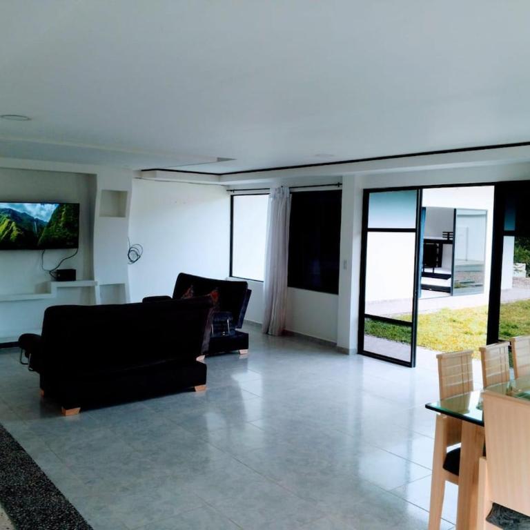Hermosa casa campestre a solo 7 minutos de la ciudad, con piscina privada - Four-Bedroom House - 29