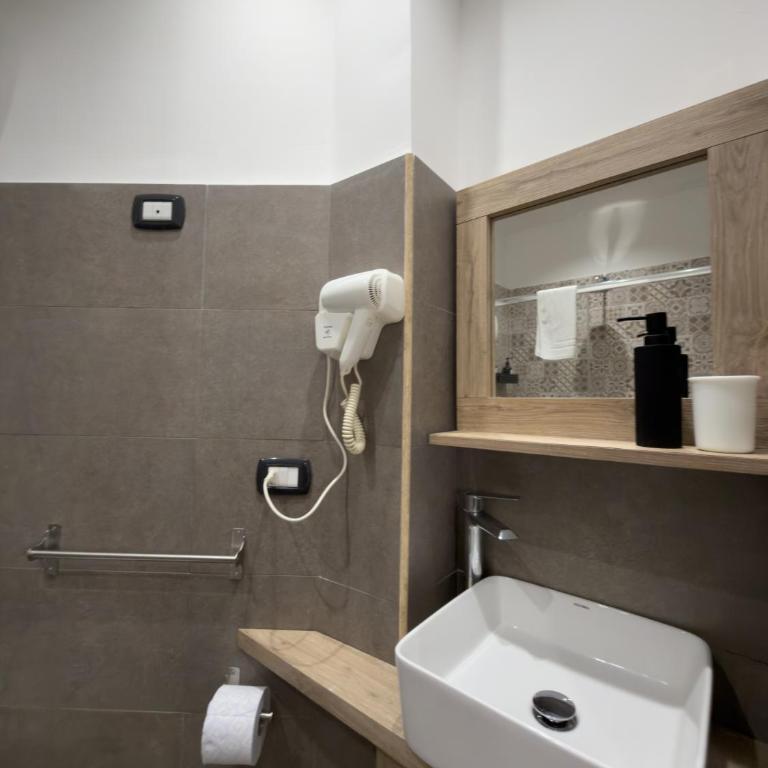 Welcome to I Colori di Napoli - Camera Tripla con Bagno Privato - 13