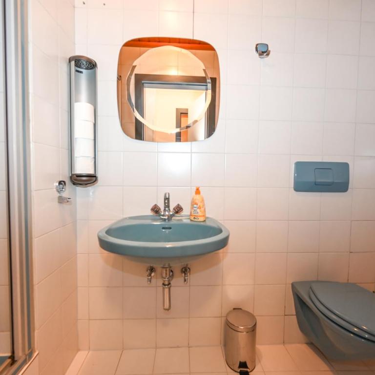 Schmitten 27 Rooms & Apartments by All in One Apartments - Comfort Vierbettzimmer - 8