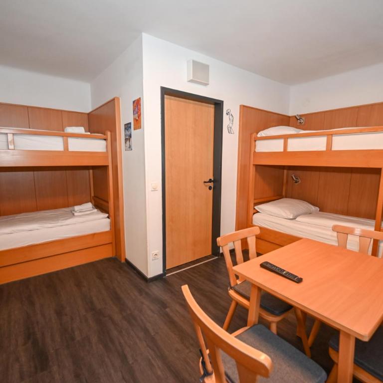 Schmitten 27 Rooms & Apartments by All in One Apartments - Classic Vierbettzimmer - 1