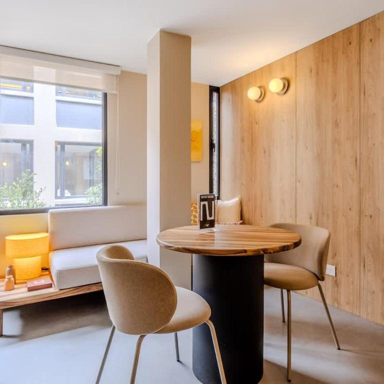 Nok Modern 2BR Apartment with Balcony & City Views - Apartamento - 12
