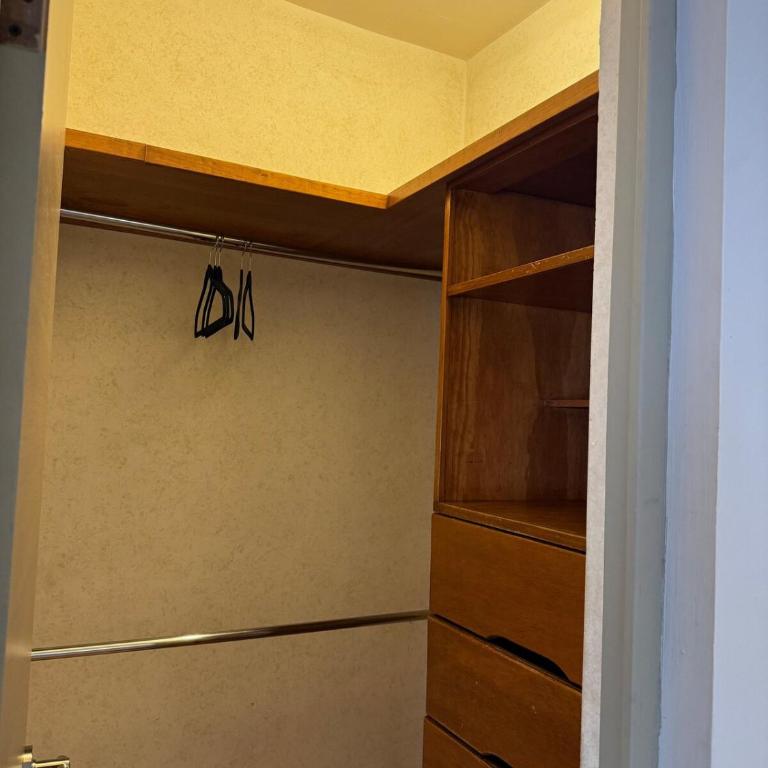 Hermosa casa en Santa Catarina, a 9 minutos del consulado,15 minutos fundidora, paseo Santa Lucía, cómoda, ubicación privilegiada, gym, equipada - Two-Bedroom House - 4