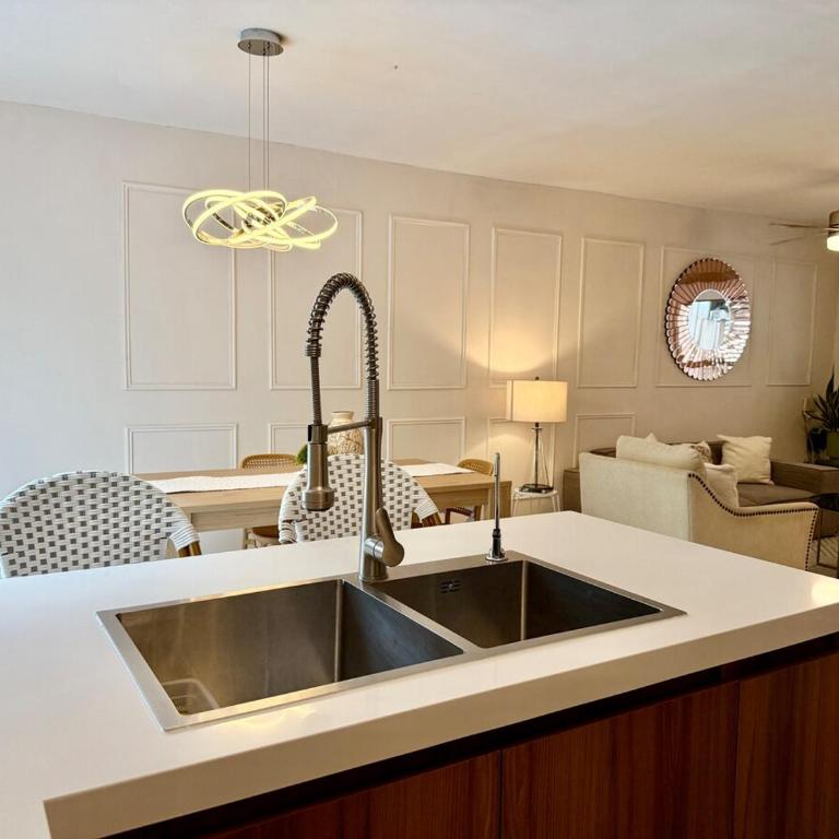 Hermosa casa en Santa Catarina, a 9 minutos del consulado,15 minutos fundidora, paseo Santa Lucía, cómoda, ubicación privilegiada, gym, equipada - Two-Bedroom House - 5