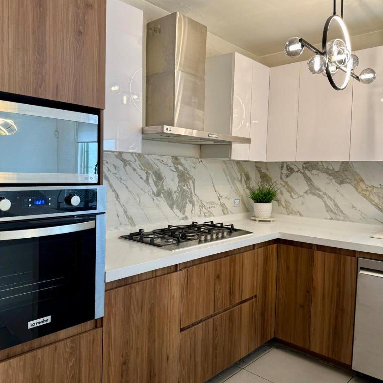 Hermosa casa en Santa Catarina, a 9 minutos del consulado,15 minutos fundidora, paseo Santa Lucía, cómoda, ubicación privilegiada, gym, equipada - Two-Bedroom House - 10