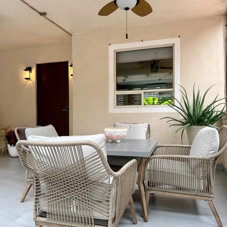 Hermosa casa en Santa Catarina, a 9 minutos del consulado,15 minutos fundidora, paseo Santa Lucía, cómoda, ubicación privilegiada, gym, equipada - Two-Bedroom House - 11