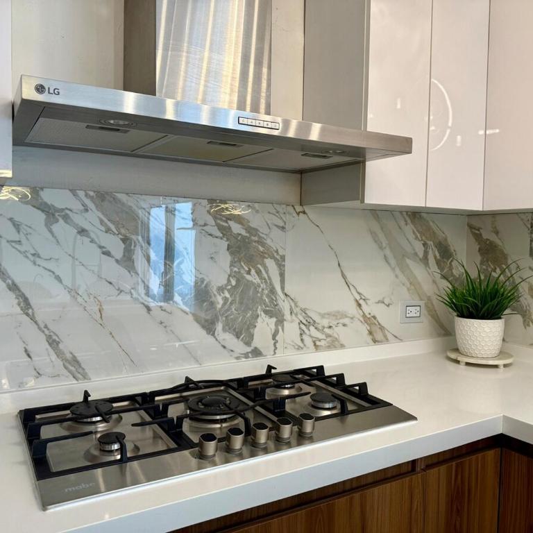 Hermosa casa en Santa Catarina, a 9 minutos del consulado,15 minutos fundidora, paseo Santa Lucía, cómoda, ubicación privilegiada, gym, equipada - Two-Bedroom House - 28