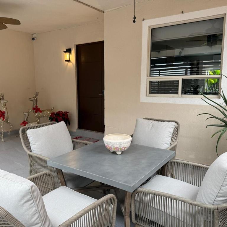 Hermosa casa en Santa Catarina, a 9 minutos del consulado,15 minutos fundidora, paseo Santa Lucía, cómoda, ubicación privilegiada, gym, equipada - Two-Bedroom House - 50
