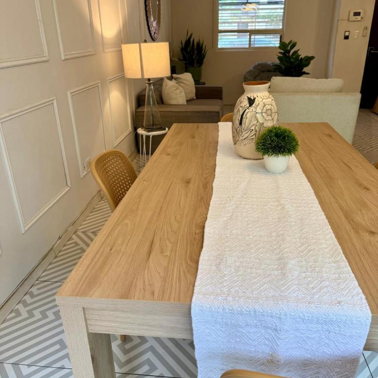 Hermosa casa en Santa Catarina, a 9 minutos del consulado,15 minutos fundidora, paseo Santa Lucía, cómoda, ubicación privilegiada, gym, equipada - Two-Bedroom House - 60