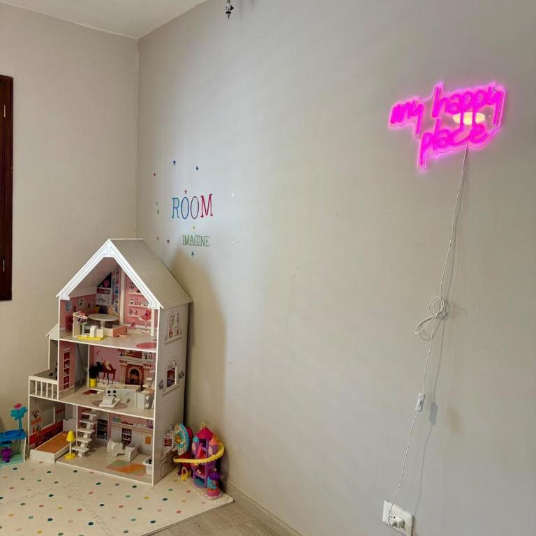 Hermosa casa en Santa Catarina, a 9 minutos del consulado,15 minutos fundidora, paseo Santa Lucía, cómoda, ubicación privilegiada, gym, equipada - Two-Bedroom House - 63