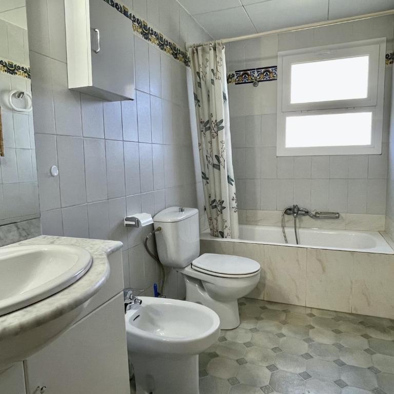3 bedroom holiday home near the beach - Three-Bedroom Vacation Home - 20