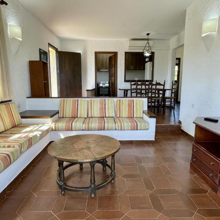 3 bedroom holiday home near the beach - Three-Bedroom Vacation Home - 2