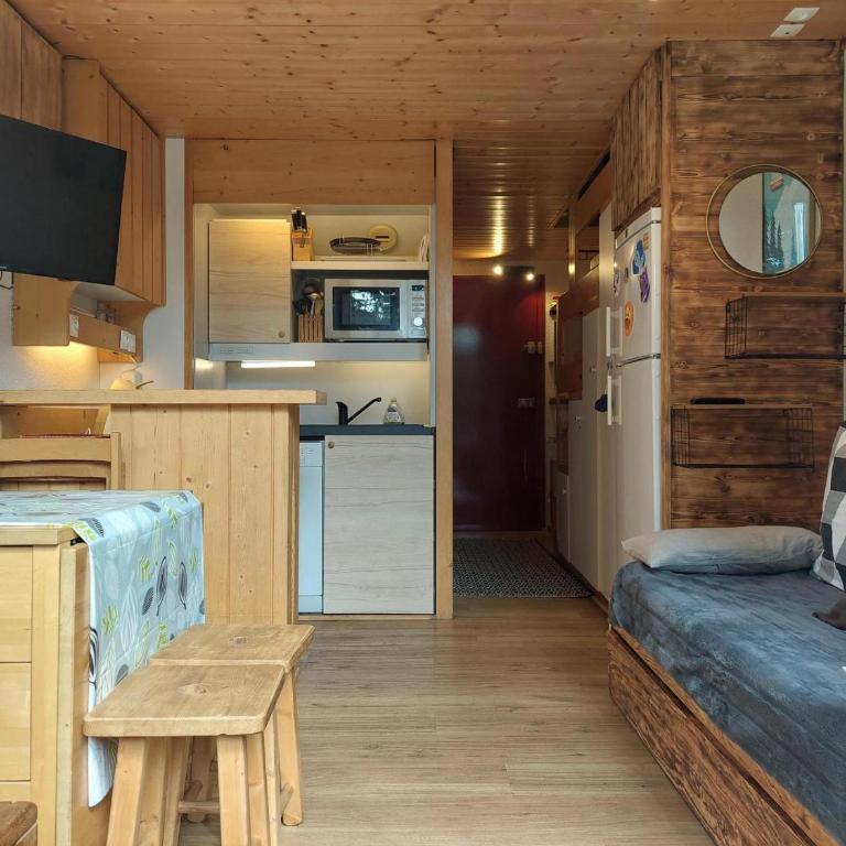 Studio mezzanine avec balcon, proche pistes, Wifi inclus - FR-1-346-591 - Appartement - 1