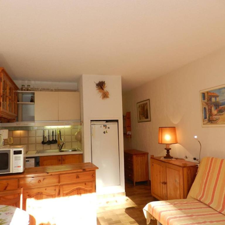 Studio coin nuit avec terrasse et parking privatif à Bormes-les-Mimosas - FR-1-251-900 - Appartement - 3
