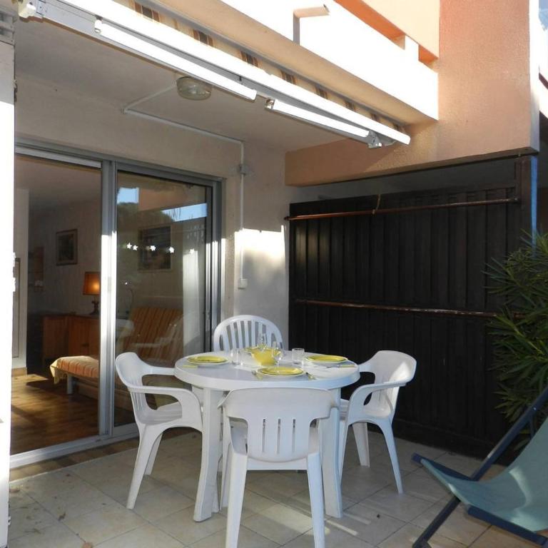 Studio coin nuit avec terrasse et parking privatif à Bormes-les-Mimosas - FR-1-251-900 - Appartement - 12