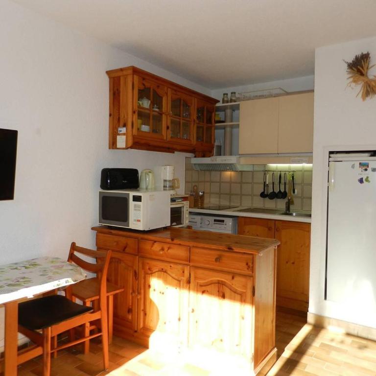 Studio coin nuit avec terrasse et parking privatif à Bormes-les-Mimosas - FR-1-251-900 - Appartement - 14