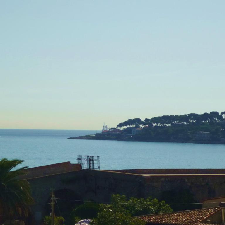 Sunny Cap View Terrace with Sea Views and AirCon - Appartement - Vue sur Mer - 35