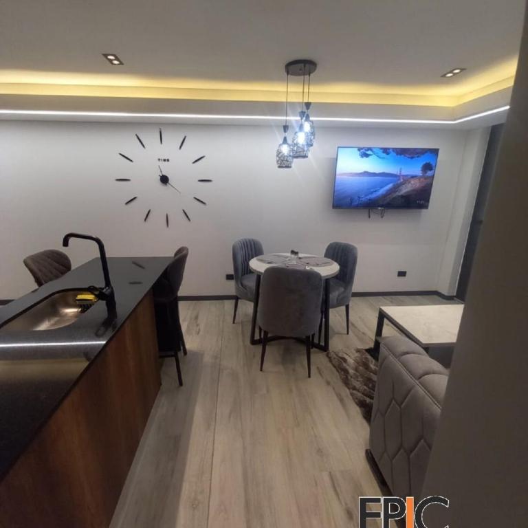 Epic Suite 213 Deluxe Airport Family 2Room 6Pax - Two-Bedroom Suite - 5
