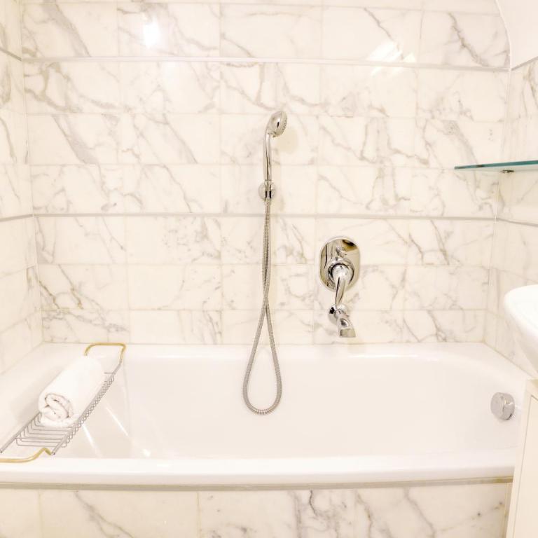 San Babila Elegant Duplex - Milano Design District - Appartamento Premium con 1 Camera da Letto - 19