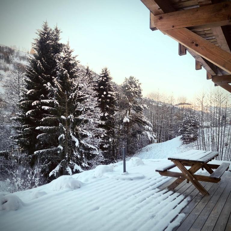 Chalet paisible 3 étoiles Sauna, Cheminée, Terrasse Sud, Vue montagne, Bois & Pierre authentique et confort moderne - Chalet - 55